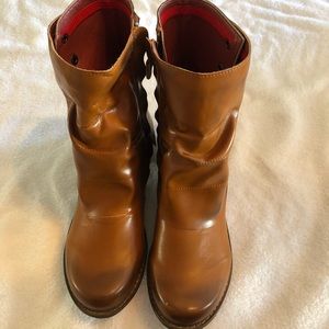 Brand new never worn boots!!